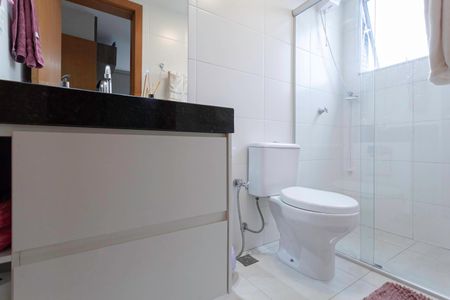 Apartamento à venda com 61m², 2 quartos e 2 vagas Apartamento à venda com 61m², 2 quartos e 2 vagasBanheiro da suíte