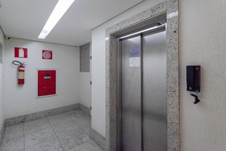 Apartamento à venda com 61m², 2 quartos e 2 vagas Apartamento à venda com 61m², 2 quartos e 2 vagasHall social