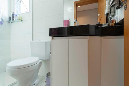 Apartamento à venda com 61m², 2 quartos e 2 vagas Apartamento à venda com 61m², 2 quartos e 2 vagasBanheiro social