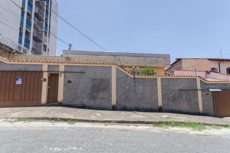 Casa à venda com 261m², 5 quartos e 2 vagasFachada
