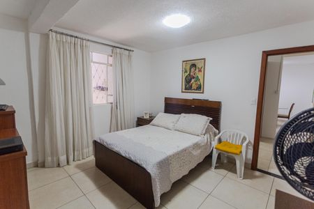 Casa à venda com 261m², 5 quartos e 2 vagasQuarto 2 da Casa de Fundos