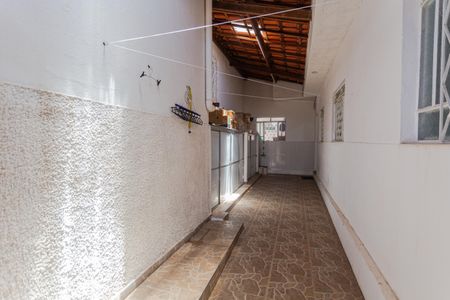 Casa à venda com 261m², 5 quartos e 2 vagasEntrada da Casa de Fundos