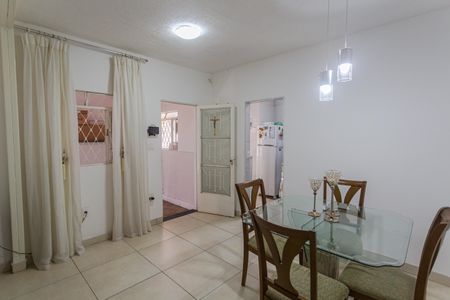 Casa à venda com 261m², 5 quartos e 2 vagasSala da Casa de Fundos