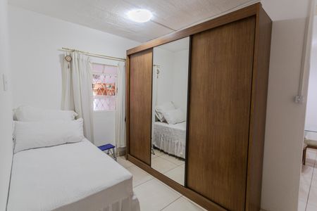 Casa à venda com 261m², 5 quartos e 2 vagasQuarto 1 da Casa de Fundos