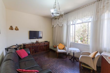 Casa à venda com 261m², 5 quartos e 2 vagasSala