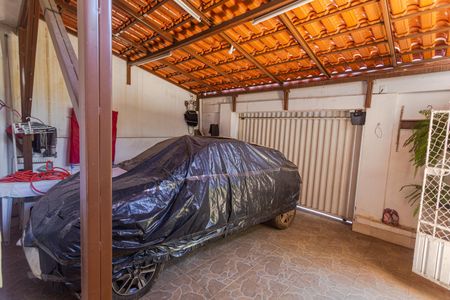 Casa à venda com 261m², 5 quartos e 2 vagasGaragem da Casa de Fundos