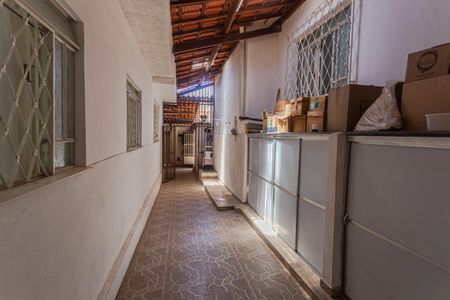 Casa à venda com 261m², 5 quartos e 2 vagasEntrada da Casa de Fundos