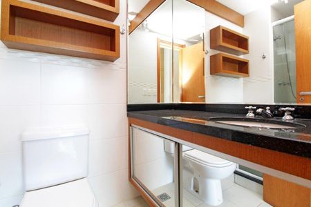 Banheiro de apartamento para alugar com 2 quartos, 66m² em Jardim Europa, Porto Alegre