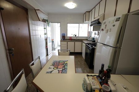 Apartamento à venda com 140m², 3 quartos e 2 vagasCozinha