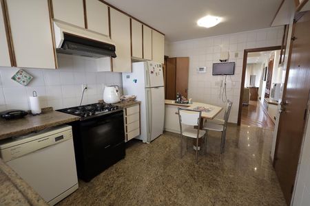Apartamento à venda com 140m², 3 quartos e 2 vagasCozinha