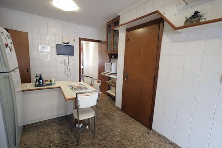 Apartamento à venda com 140m², 3 quartos e 2 vagasCozinha