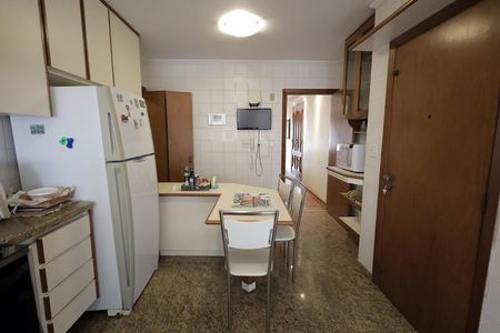 Apartamento à venda com 140m², 3 quartos e 2 vagasCozinha