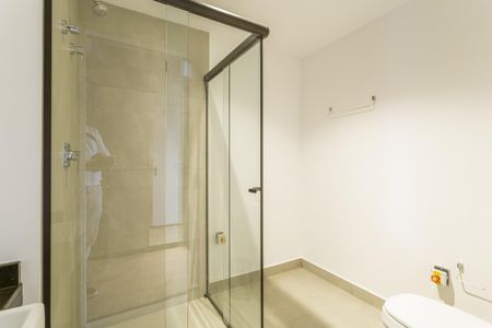 Banheiro Social de kitnet/studio para alugar com 1 quarto, 22m² em Indianópolis, São Paulo