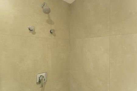 Banheiro de kitnet/studio para alugar com 1 quarto, 22m² em Indianópolis, São Paulo