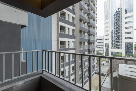 Varanda de kitnet/studio para alugar com 1 quarto, 22m² em Indianópolis, São Paulo