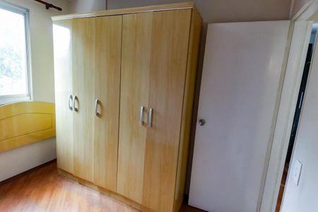 Quarto 1 de apartamento para alugar com 2 quartos, 49m² em Conjunto Promorar Raposo Tavares, São Paulo