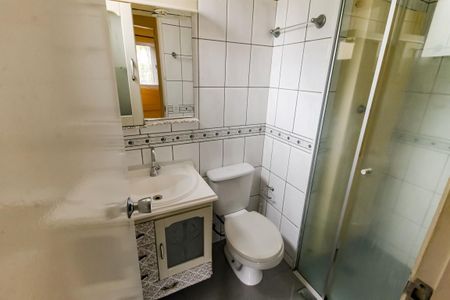 Banheiro de apartamento para alugar com 2 quartos, 49m² em Conjunto Promorar Raposo Tavares, São Paulo