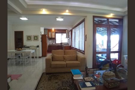 Casa à venda com 3 quartos, 259m² em Itaipu, Niterói