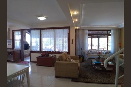 Casa à venda com 3 quartos, 259m² em Itaipu, Niterói