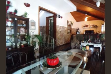 Casa à venda com 4 quartos, 144m² em Badu, Niterói