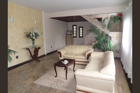 Casa à venda com 4 quartos, 310m² em Largo da Batalha, Niterói