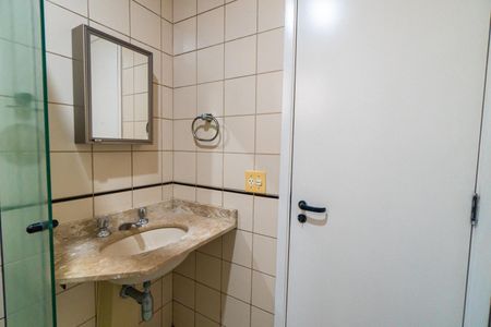 Banheiro de apartamento para alugar com 1 quarto, 27m² em Vila Monte Alegre, São Paulo