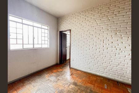 Sala de casa à venda com 2 quartos, 140m² em Bonfim, Belo Horizonte