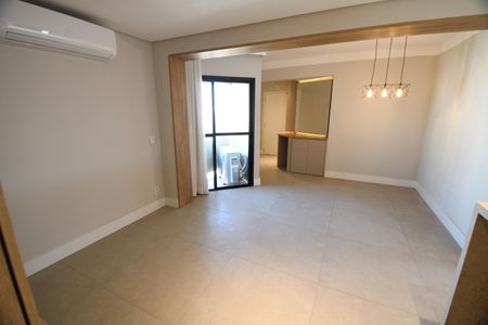Sala de apartamento à venda com 2 quartos, 71m² em Cambuí, Campinas