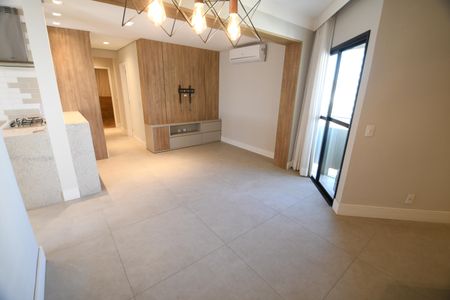 Sala de apartamento à venda com 2 quartos, 71m² em Cambuí, Campinas