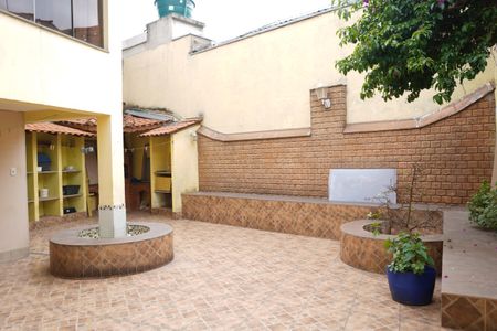 Casa à venda com 260m², 3 quartos e 4 vagasQuintal