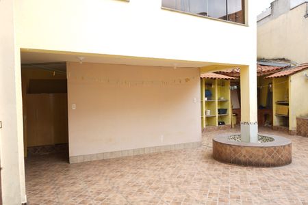 Casa à venda com 260m², 3 quartos e 4 vagasQuintal