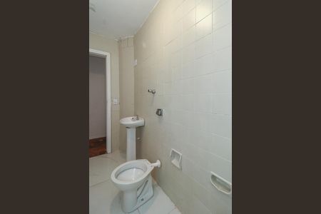 Banheiro de apartamento para alugar com 1 quarto, 50m² em Vila Ipiranga, Porto Alegre