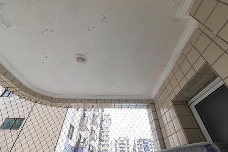 Apartamento para alugar com 100m², 2 quartos e 1 vagaDetalhe da sacada do quarto