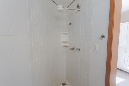 Apartamento à venda com 70m², 3 quartos e 2 vagas Apartamento à venda com 70m², 3 quartos e 2 vagasBanheiro da Suíte