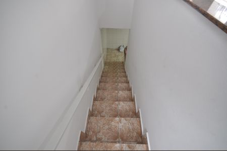 Casa à venda com 120m², 2 quartos e 2 vagasEscada