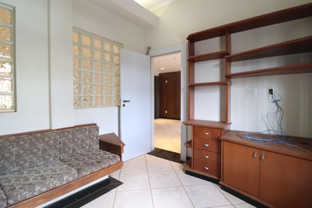 Sala de TV de apartamento para alugar com 5 quartos, 506m² em Santa Mônica, Uberlândia