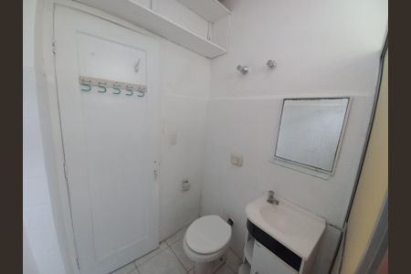 Banheiro de apartamento para alugar com 1 quarto, 22m² em Itararé, São Vicente