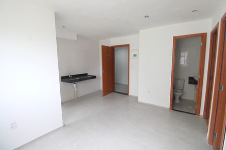 Sala de apartamento para alugar com 2 quartos, 50m² em Del Castilho, Rio de Janeiro