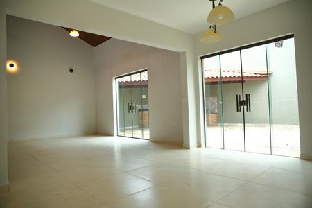 Casa à venda com 349m², 3 quartos e 5 vagasSala