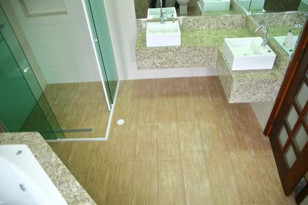 Casa à venda com 349m², 3 quartos e 5 vagasSuíte - Banheiro 