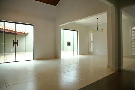 Casa à venda com 349m², 3 quartos e 5 vagasSala