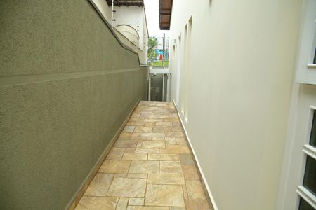 Casa à venda com 349m², 3 quartos e 5 vagasQuintal/ Corredor lateral 