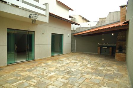 Casa à venda com 349m², 3 quartos e 5 vagasQuintal