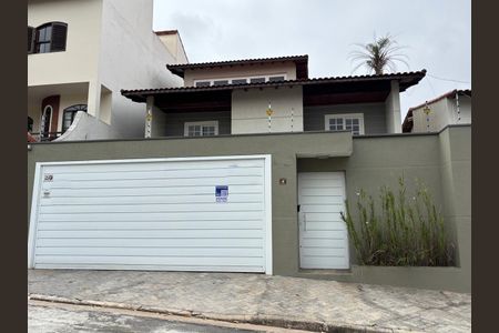 Casa à venda com 349m², 3 quartos e 5 vagasFachada 