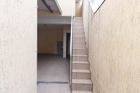 Casa à venda com 143m², 2 quartos e 2 vagasEscada externa