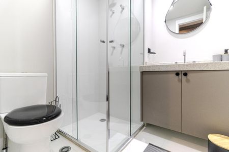 Banheiro de kitnet/studio para alugar com 1 quarto, 30m² em Higienópolis, São Paulo