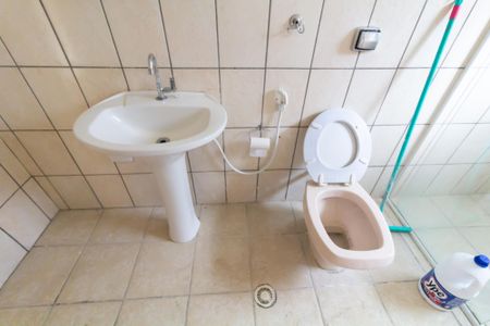 Banheiro de casa para alugar com 1 quarto, 80m² em Vila Norma, São Paulo