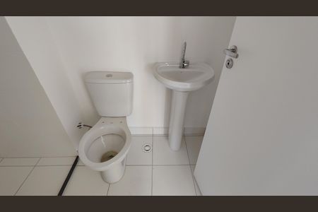 Banheiro de apartamento para alugar com 2 quartos, 33m² em Itaquera, São Paulo