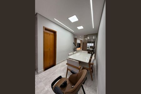 Casa à venda com 3 quartos, 190m² em Vila Carrão, São Paulo