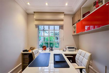 Casa à venda com 5 quartos, 350m² em Santo Amaro, São Paulo